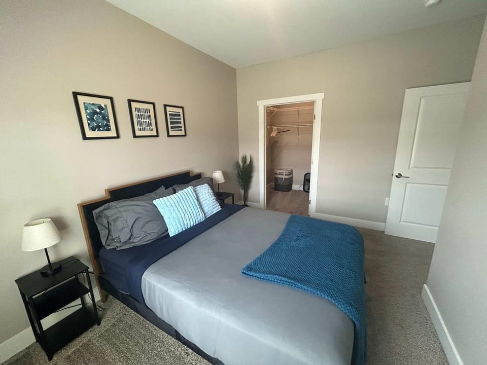 Spacious Wyoming MI Getaway- Minutes to GR Apartment in Wyoming