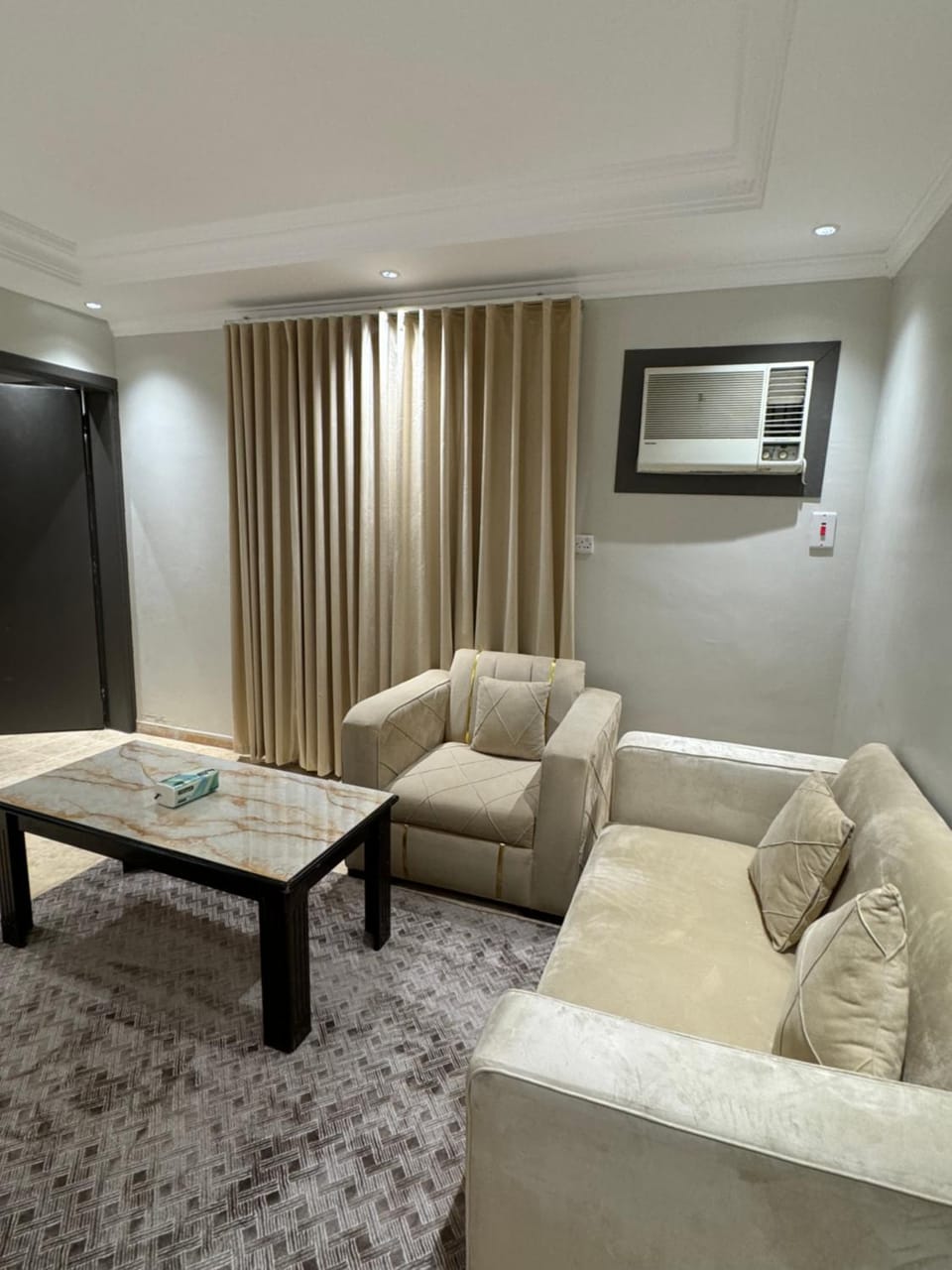 Living room, Seating area
