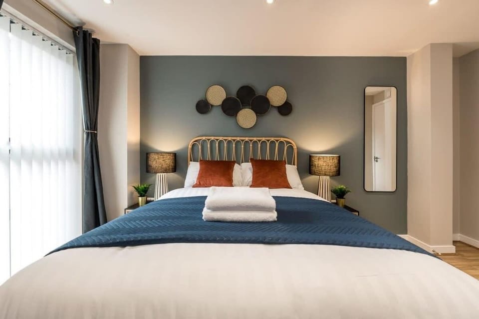 Central 2 Beds with Free Parking Apartment in Liverpool