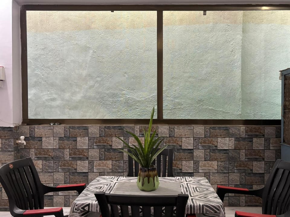 Seating area, Dining area