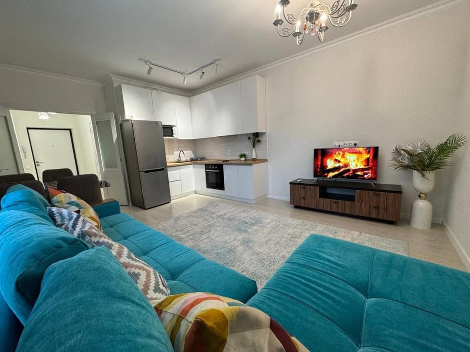 Communal lounge/ TV room, TV and multimedia, Kitchen or kitchenette, Living room, Seating area, Evening entertainment