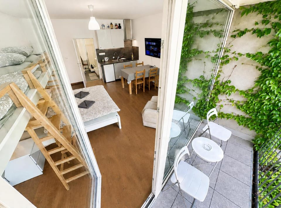TV and multimedia, Kitchen or kitchenette, Dining area