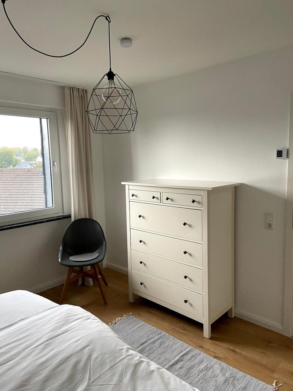 Photo of the whole room, Bedroom, wardrobe