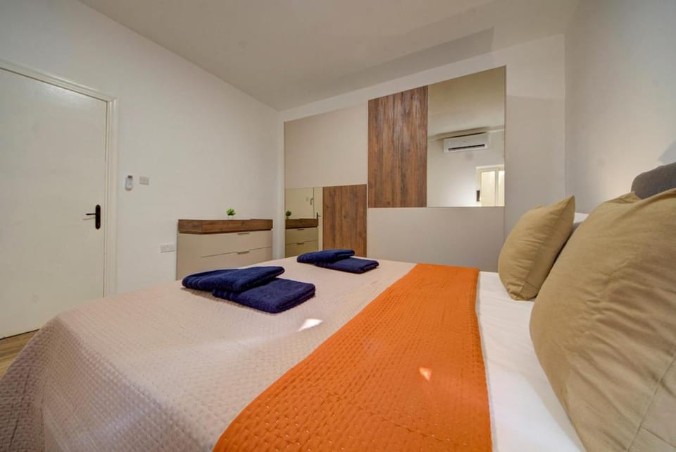 Contemporary Apartment Steps away from Spinola Bay Apartment in Saint Julians