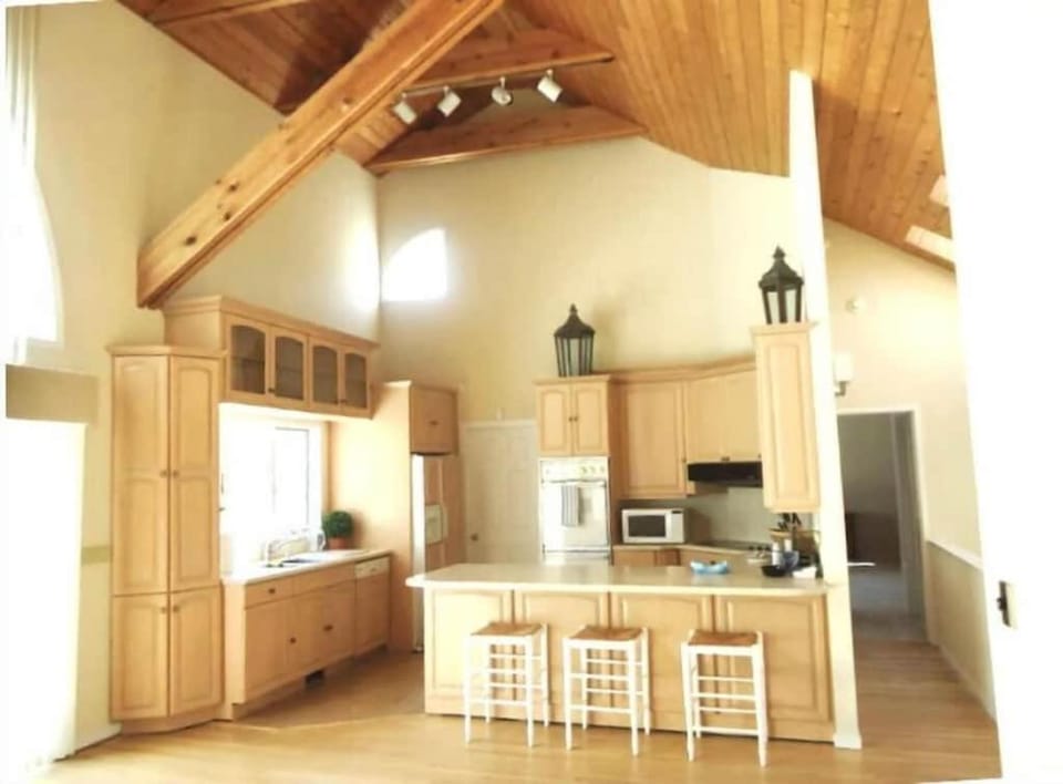 Very Large private house with pool, fire pit, outdoor shower near beaches House in Montauk