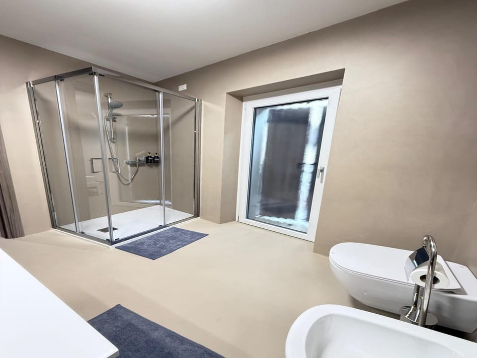 Shower, Toilet, Bathroom