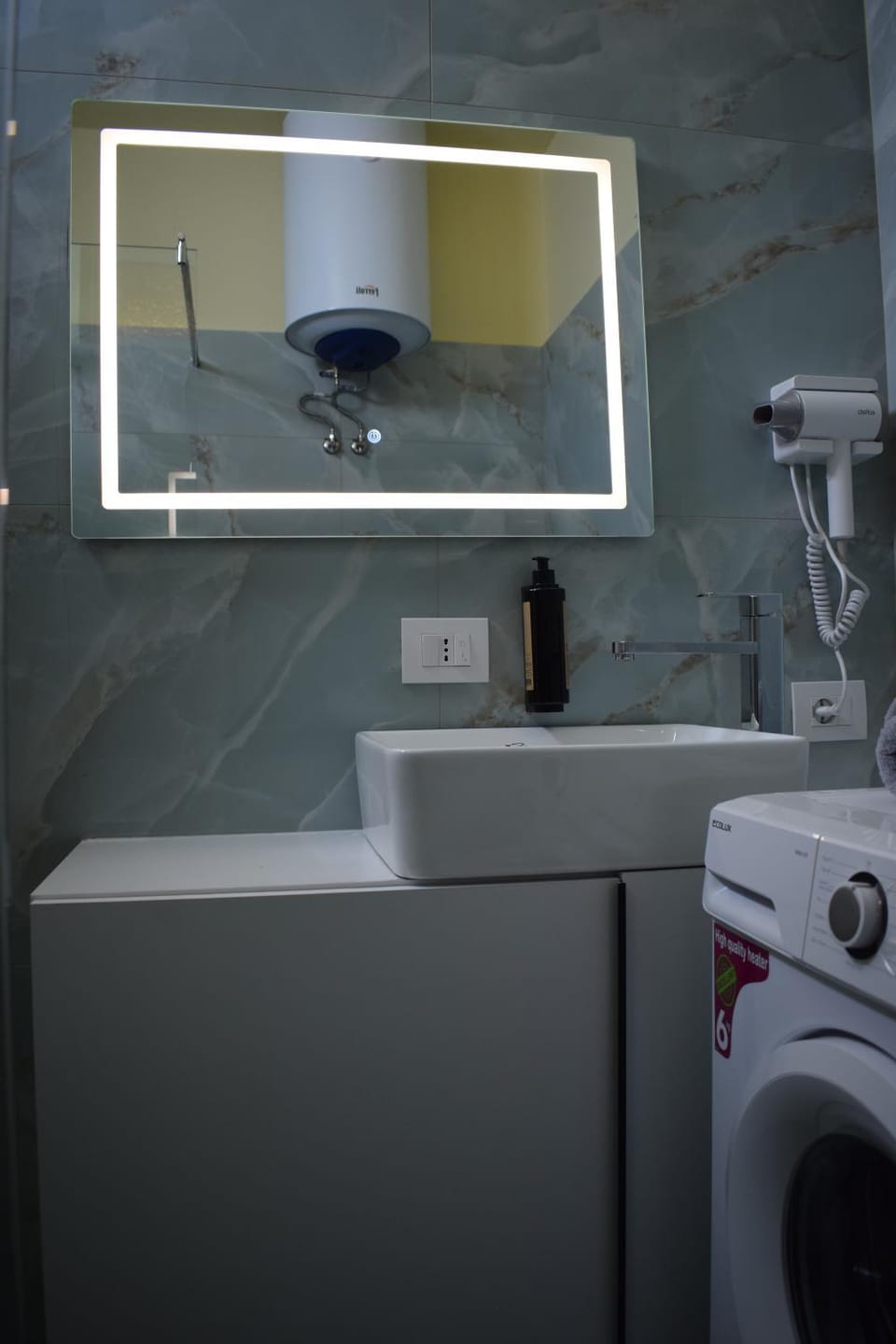 Bathroom, Dining area, washing machine, dryer