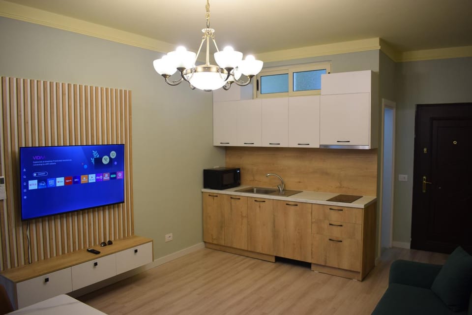 TV and multimedia, Kitchen or kitchenette, minibar, oven, stove