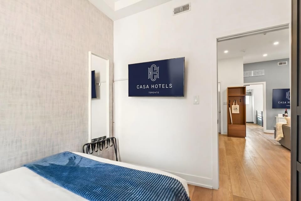 The McCaul Spacious DT Suite Walk to Kensington Hotel in Toronto