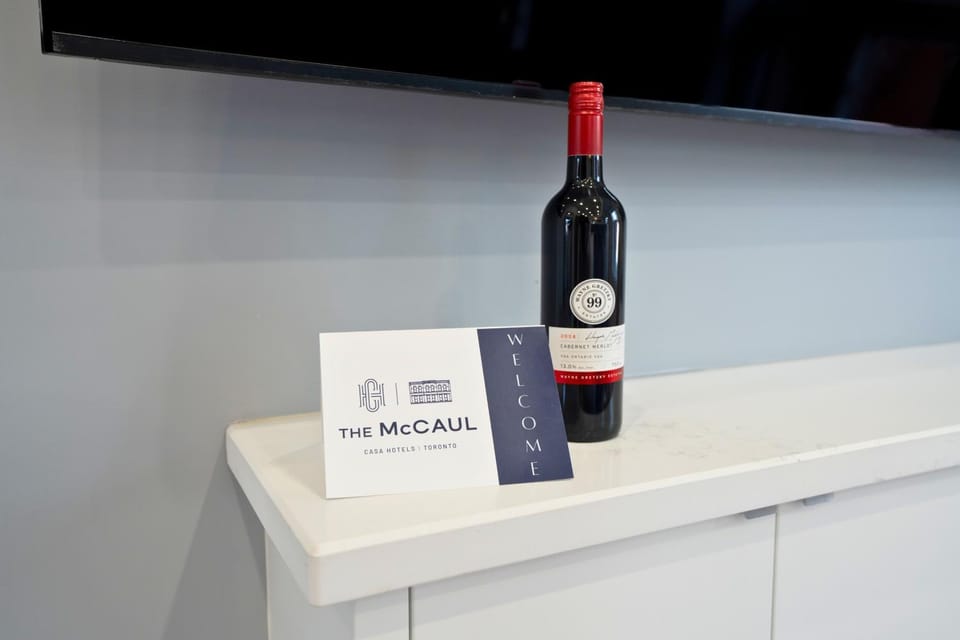 The McCaul Spacious DT Suite Walk to Kensington Hotel in Toronto