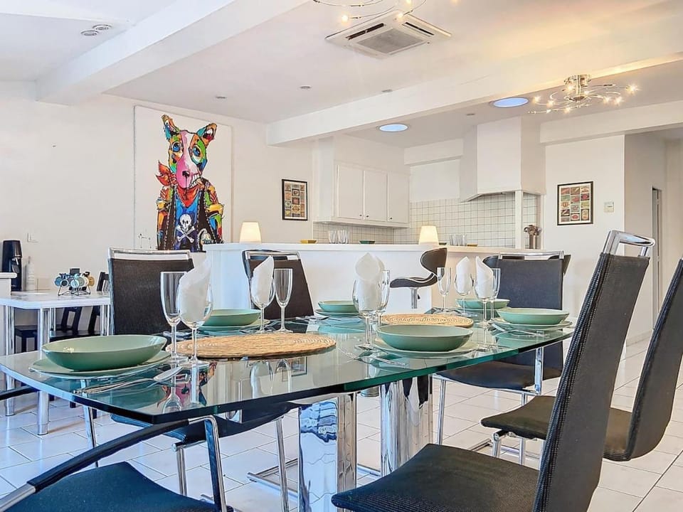 T6 Unique, Chic and Artistic with large terrace Apartment in Occitanie