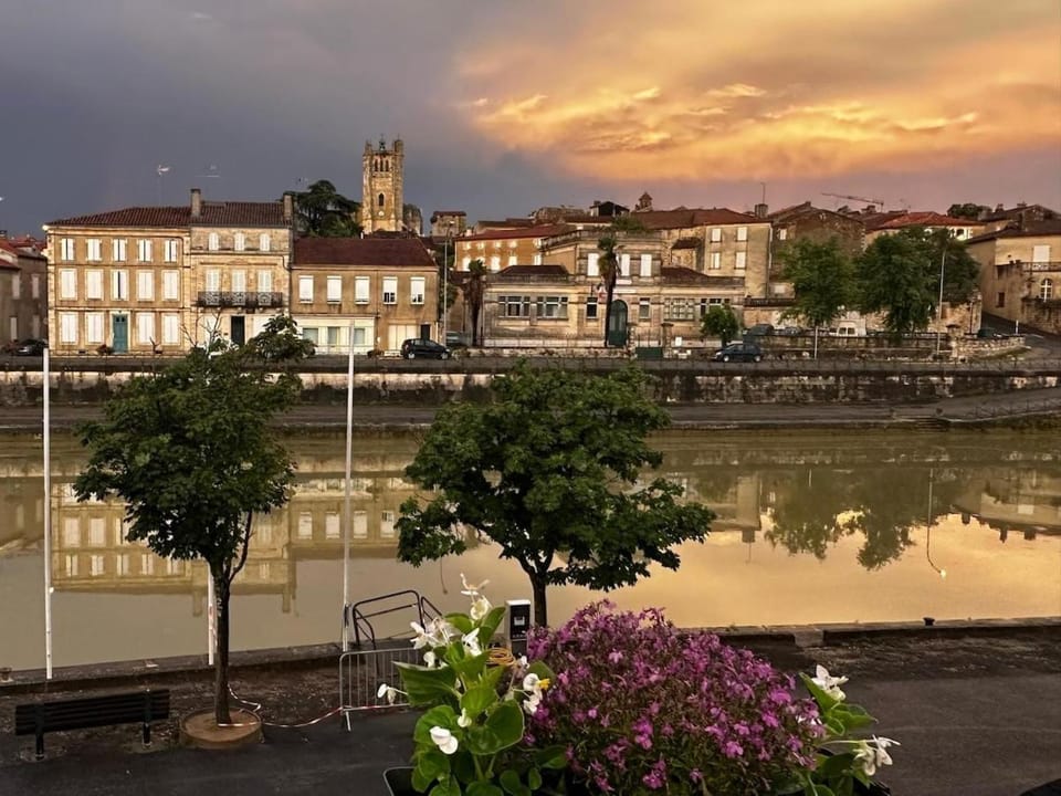 T6 Unique, Chic and Artistic with large terrace Apartment in Occitanie