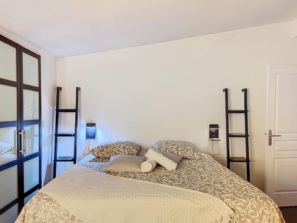 T6 Unique, Chic and Artistic with large terrace Apartment in Occitanie