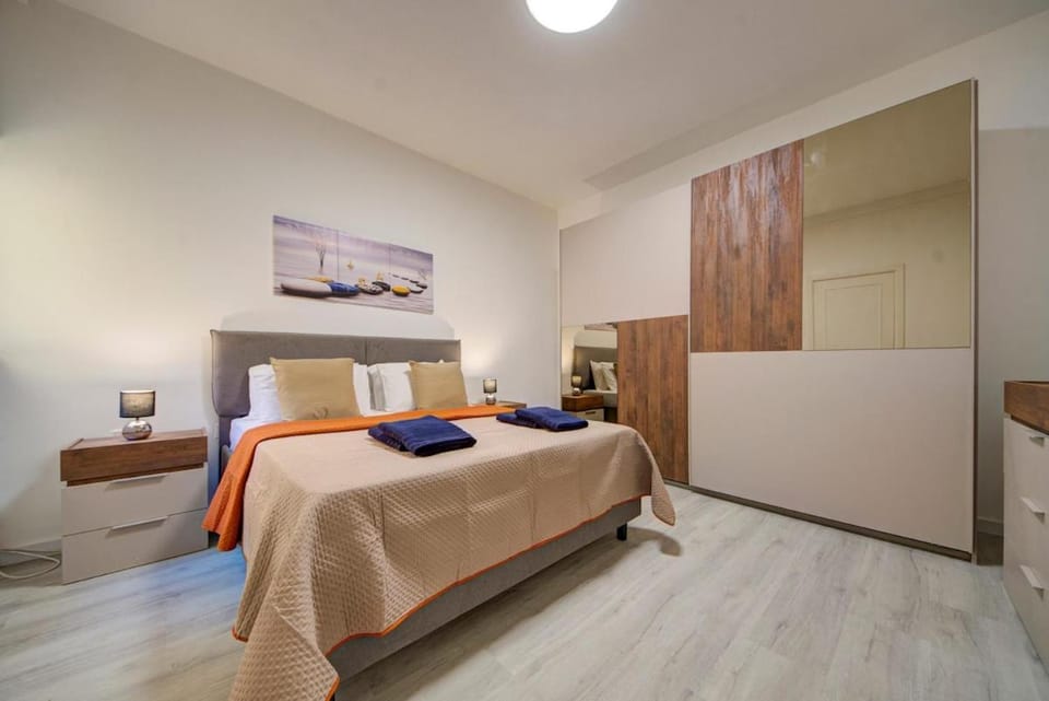 Luxurious Apartment steps from Spinola Bay Apartment in Saint Julians
