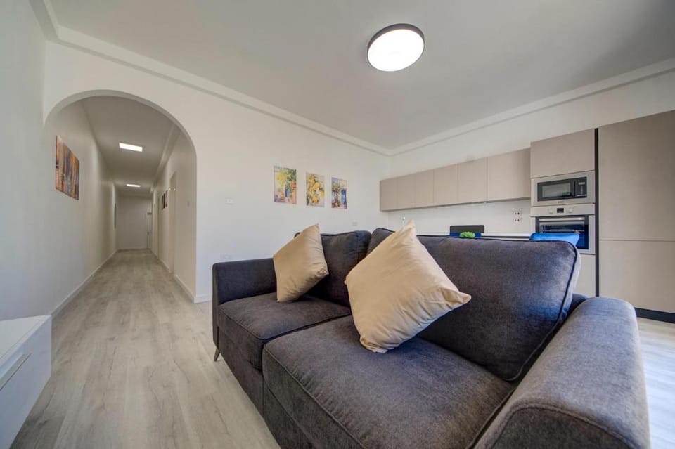 Luxurious Apartment steps from Spinola Bay Apartment in Saint Julians