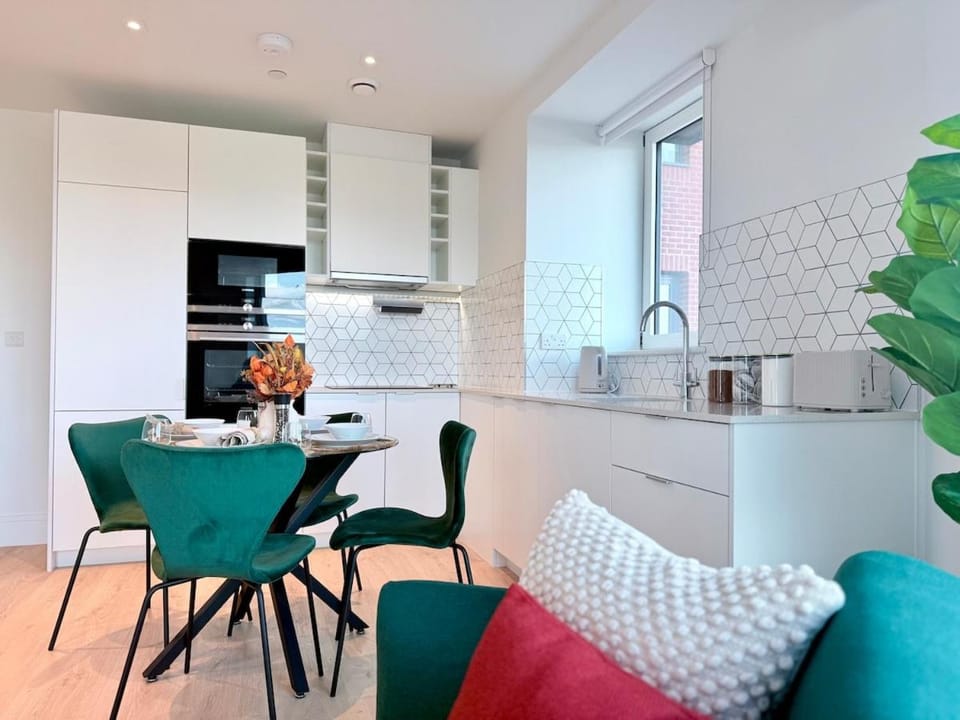 Kitchen or kitchenette, Dining area, stove