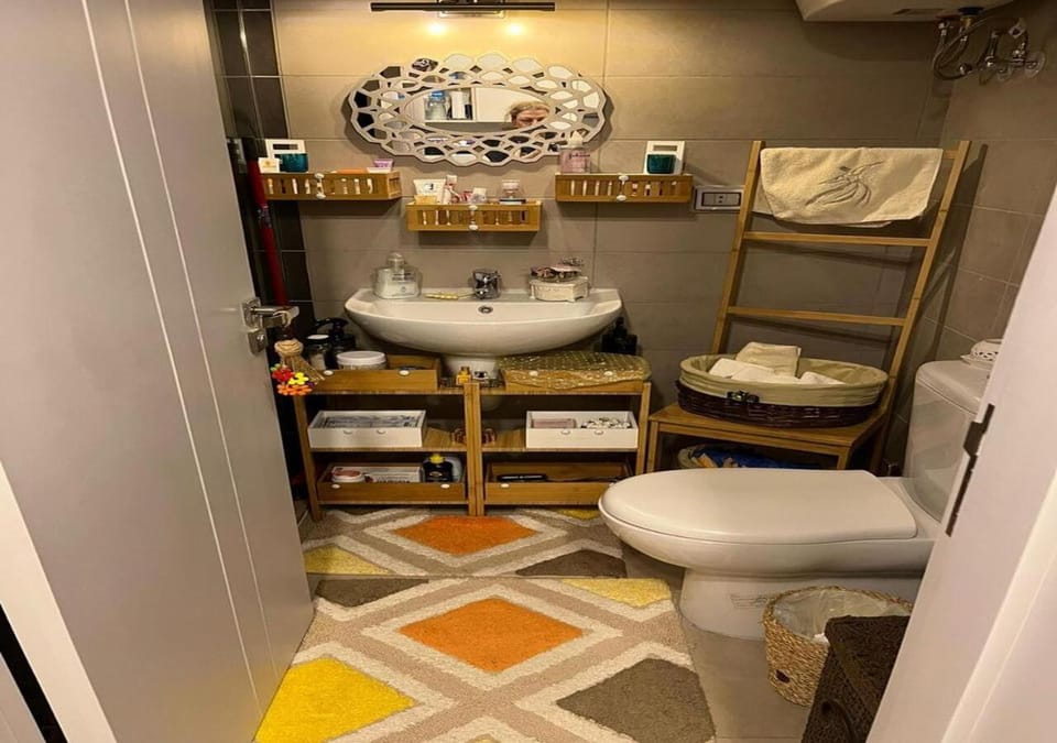 Toilet, Bathroom, towels