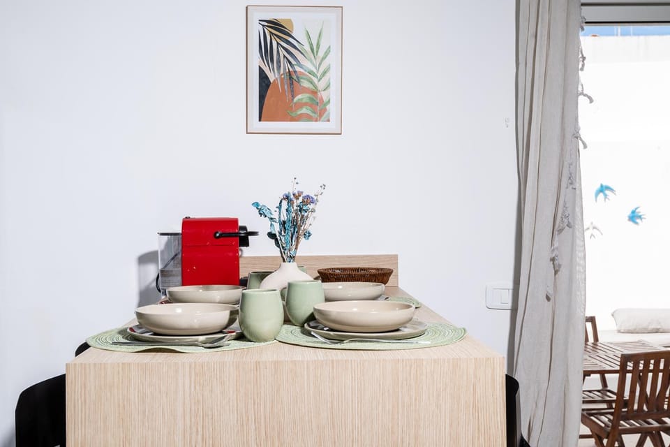 Coffee/tea facilities, Dining area