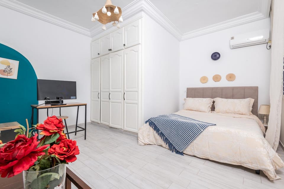 Bed, Photo of the whole room, Bedroom, wardrobe, air conditioner