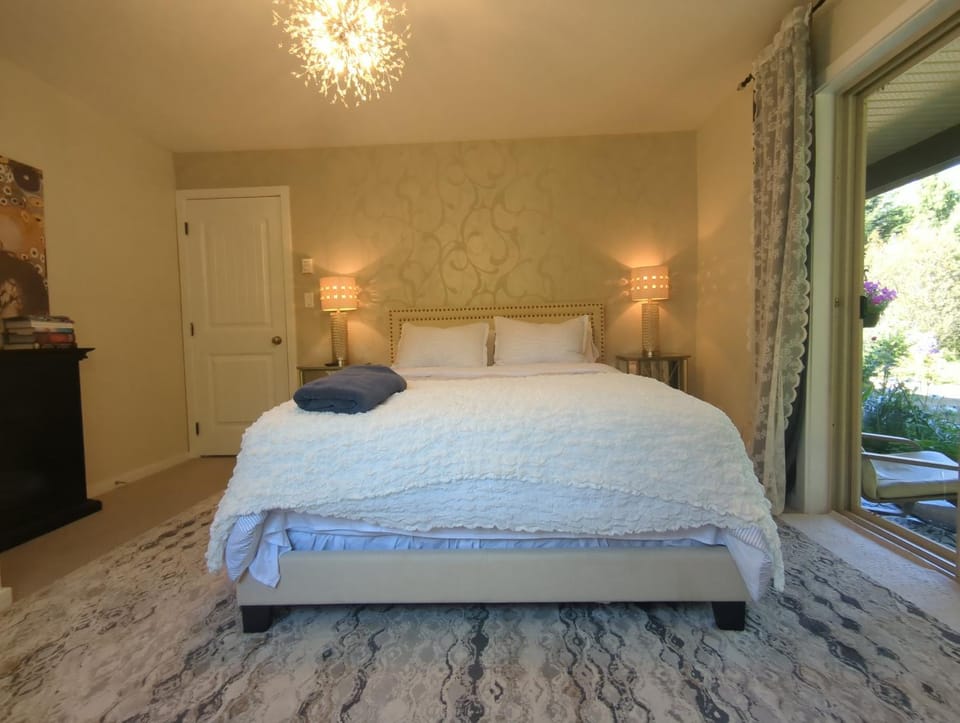 Davidson Lake House Vacation rental in Vancouver Island