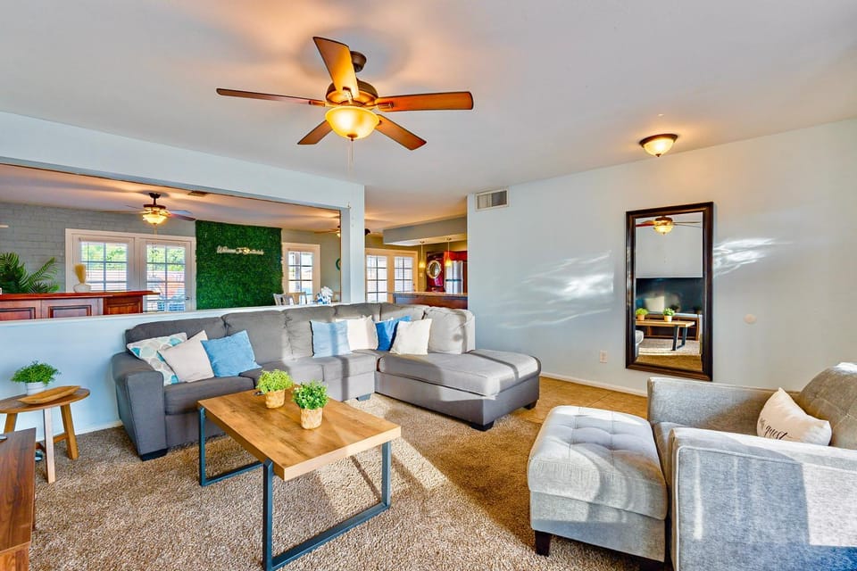 TV and multimedia, Living room, Seating area
