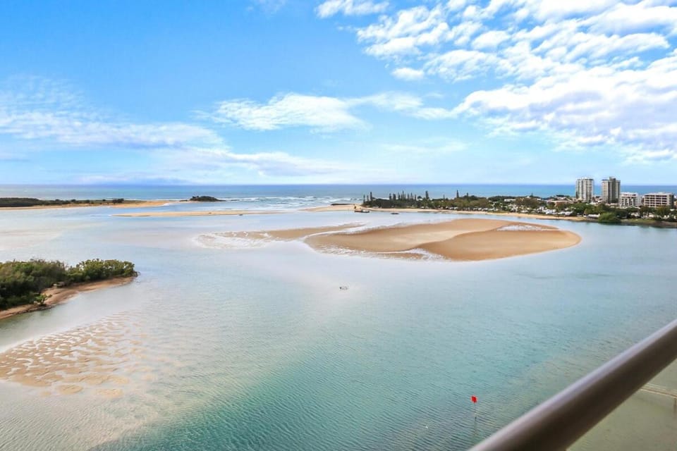 Northcliffe Magic - Stunning Views Apartment in Maroochydore