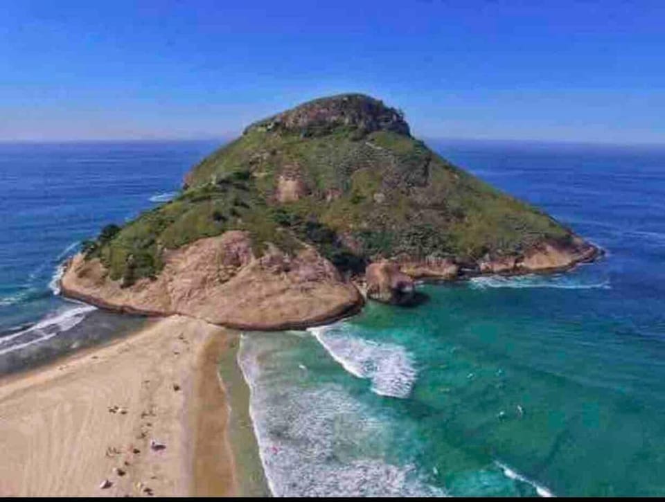 Apartment with balcony and barbecue 300 meters from the beach Apartment in Rio de Janeiro