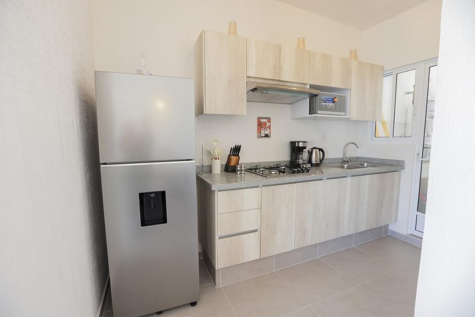 Coffee/tea facilities, Kitchen or kitchenette, dishwasher, stove