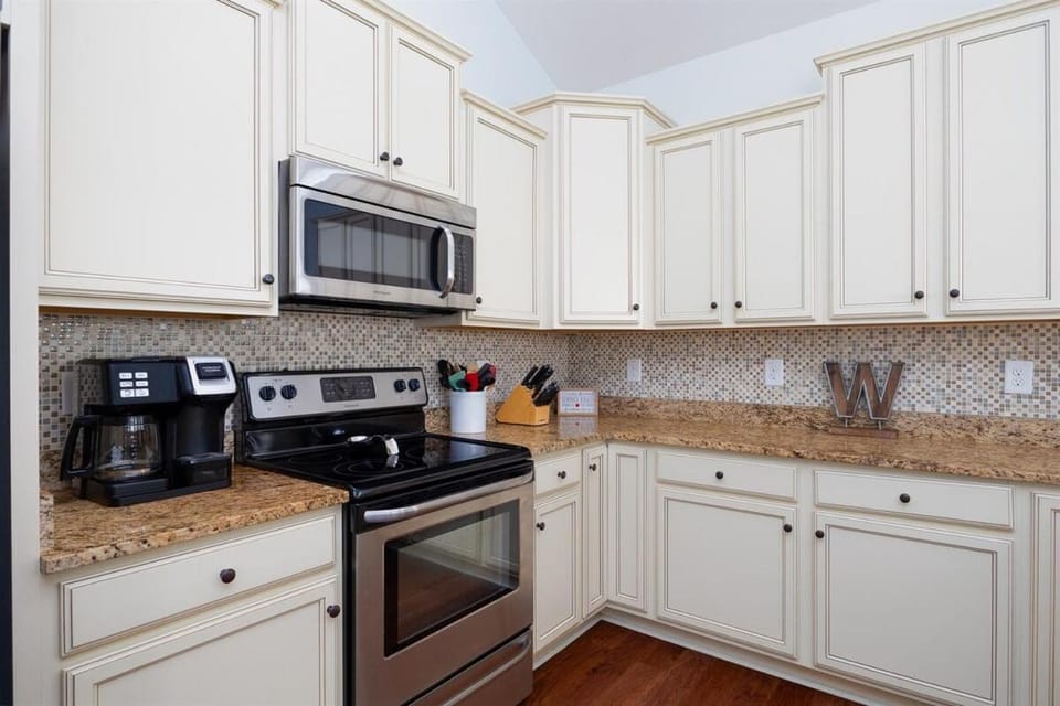 Westinn Away- Elegant Coastal Sound Retreat Apartment in Surf City
