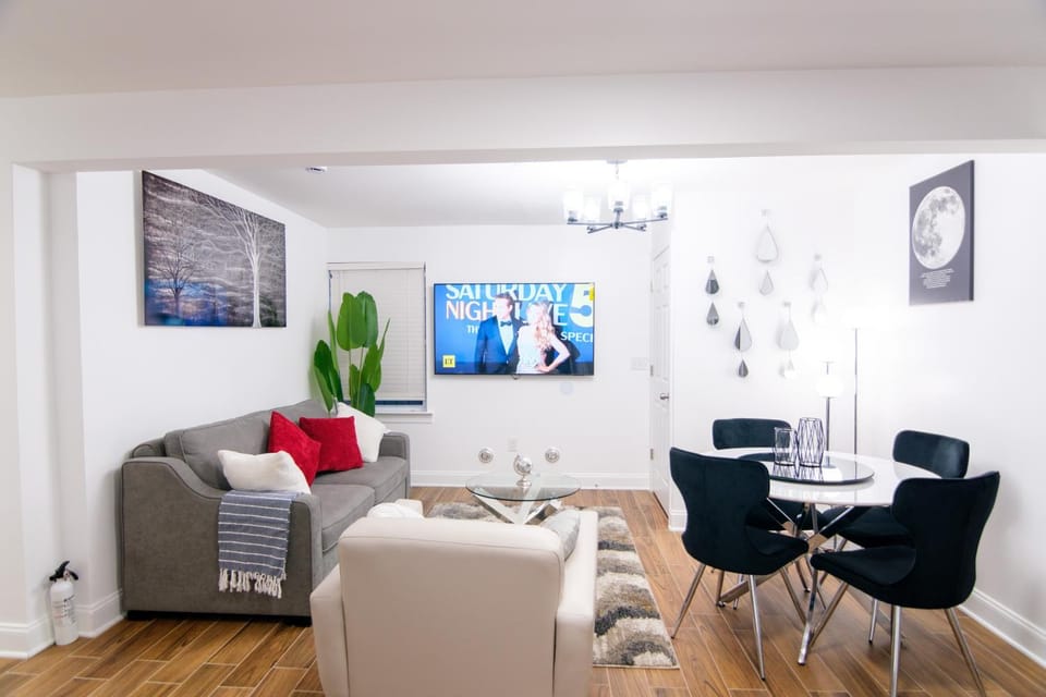 BrightOAK Eloire-Private Apartment in Newark