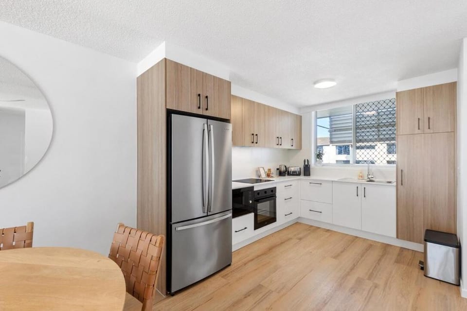 Burleigh Beach Bliss Renovated Coastal Retreat Apartment in Burleigh Heads