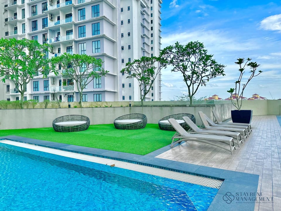 Swimming pool, sunbed