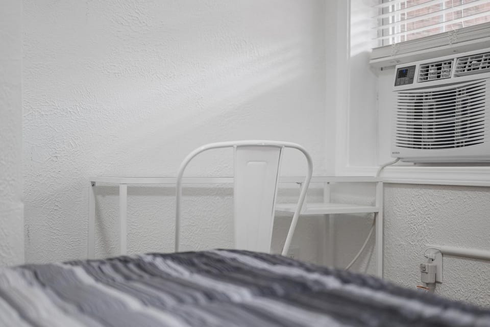 Bloomfield Pittsburgh A Modern and Cozy Private Bedroom, Shared Bathroom, with Free Parking Vacation rental in Pittsburgh