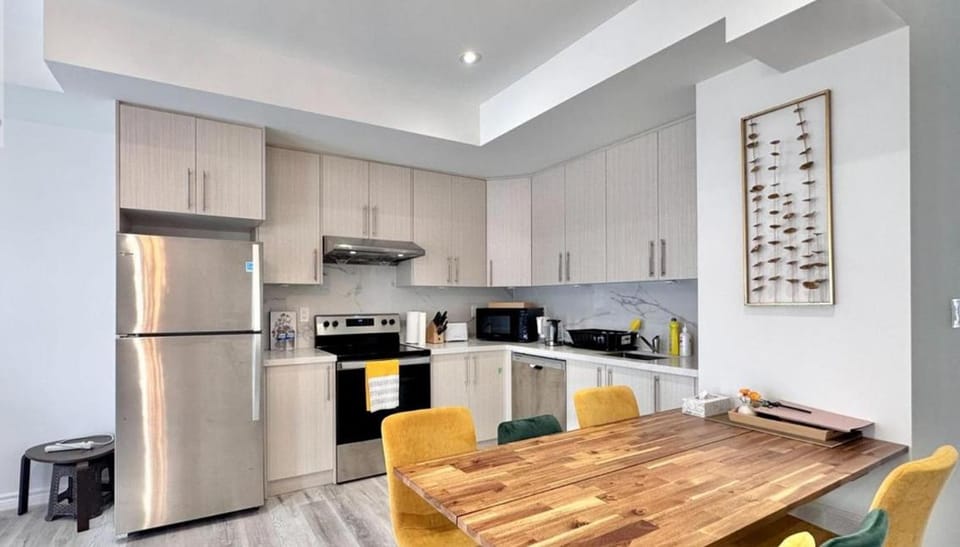 Two Adjacent 4 Bedroom Townhouse Units in the Fallsview District Walk to the Falls House in Niagara Falls