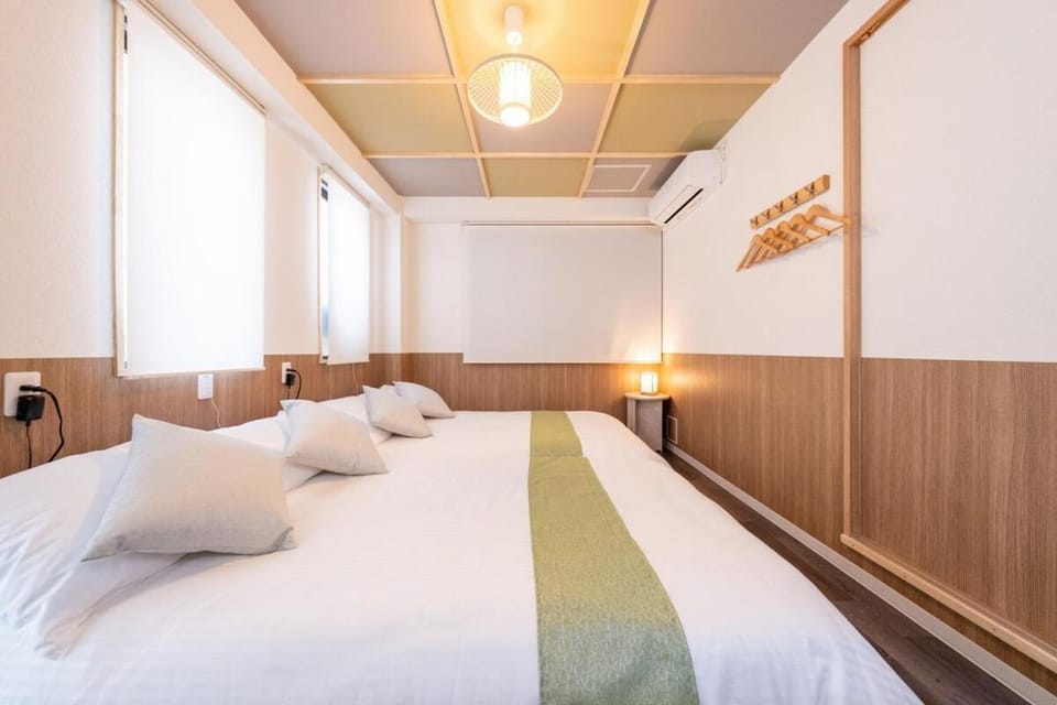 心斎橋5 ホテル鶴 道頓堀 心斎橋に位置する宿 ベッド8台 シャワー2台 観光に最適 Apartment in Osaka