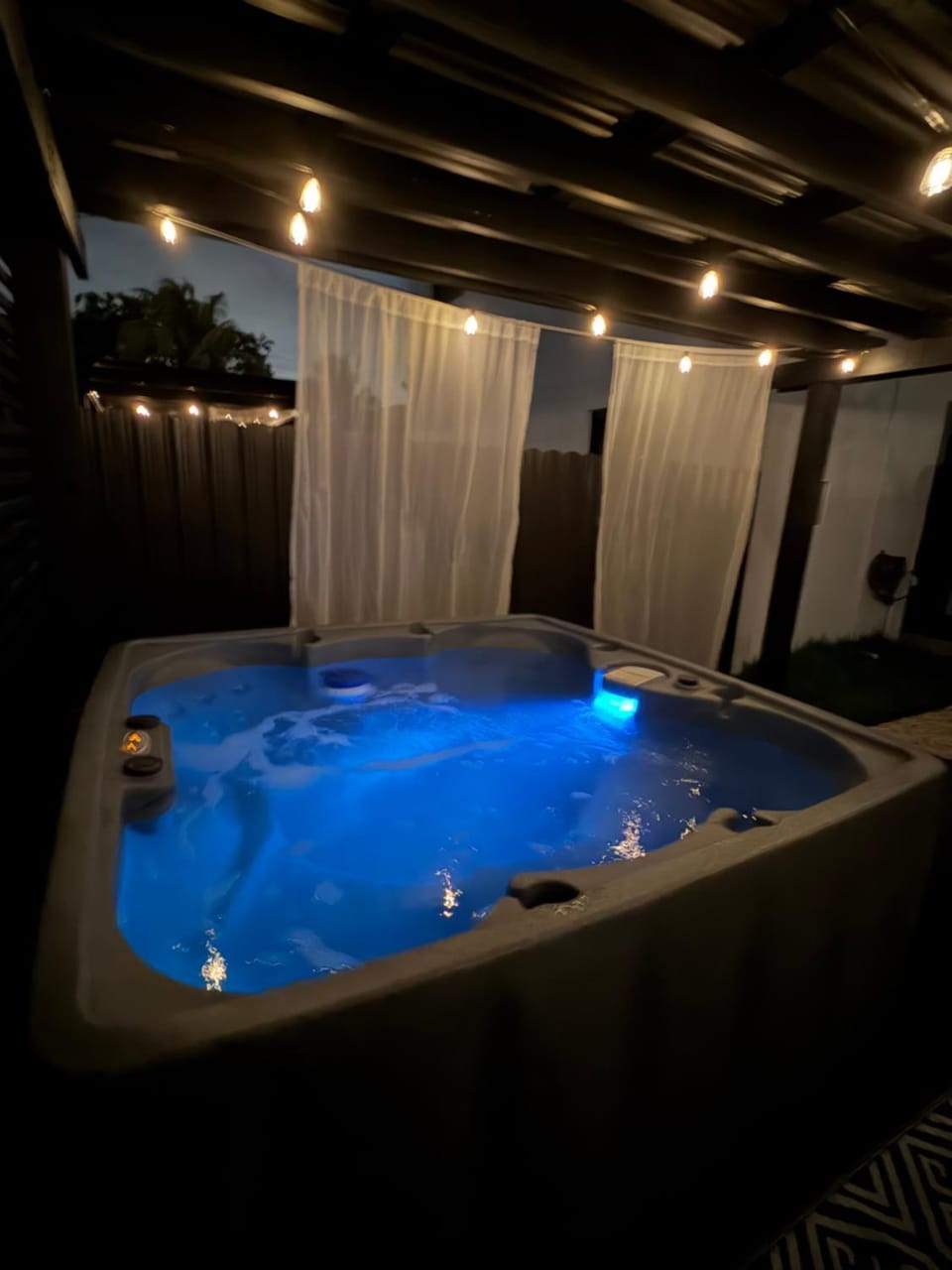 Welcome to Miami! JACUZZI SLEEPS 11 House in Miami