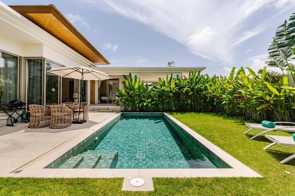 Patio, Balcony/Terrace, Pool view, Swimming pool, sunbed