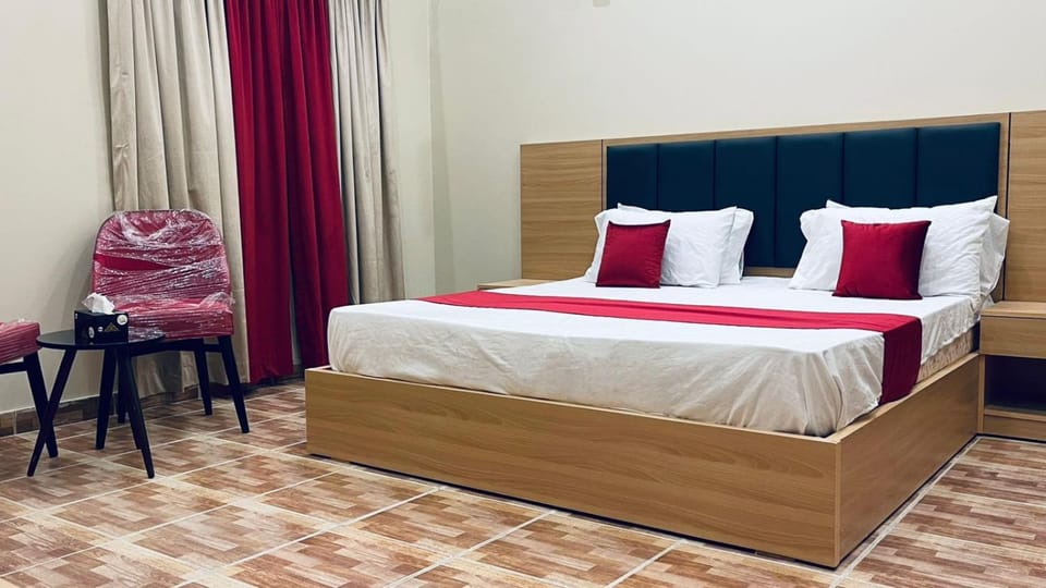 Elegant Hotel - Gulshan-e-Iqbal Bed and Breakfast in Karachi