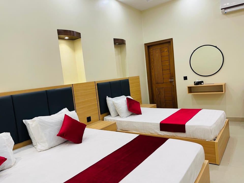 Elegant Hotel - Gulshan-e-Iqbal Bed and Breakfast in Karachi