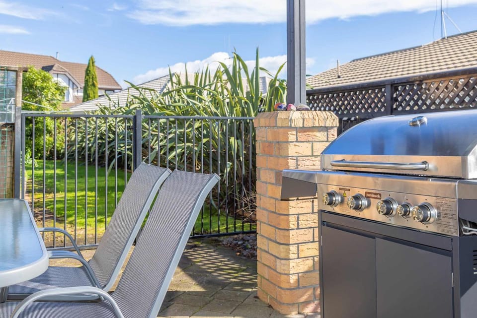 Patio, BBQ facilities