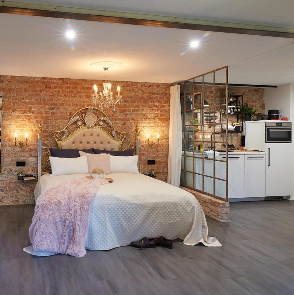 Kitchen or kitchenette, Bedroom