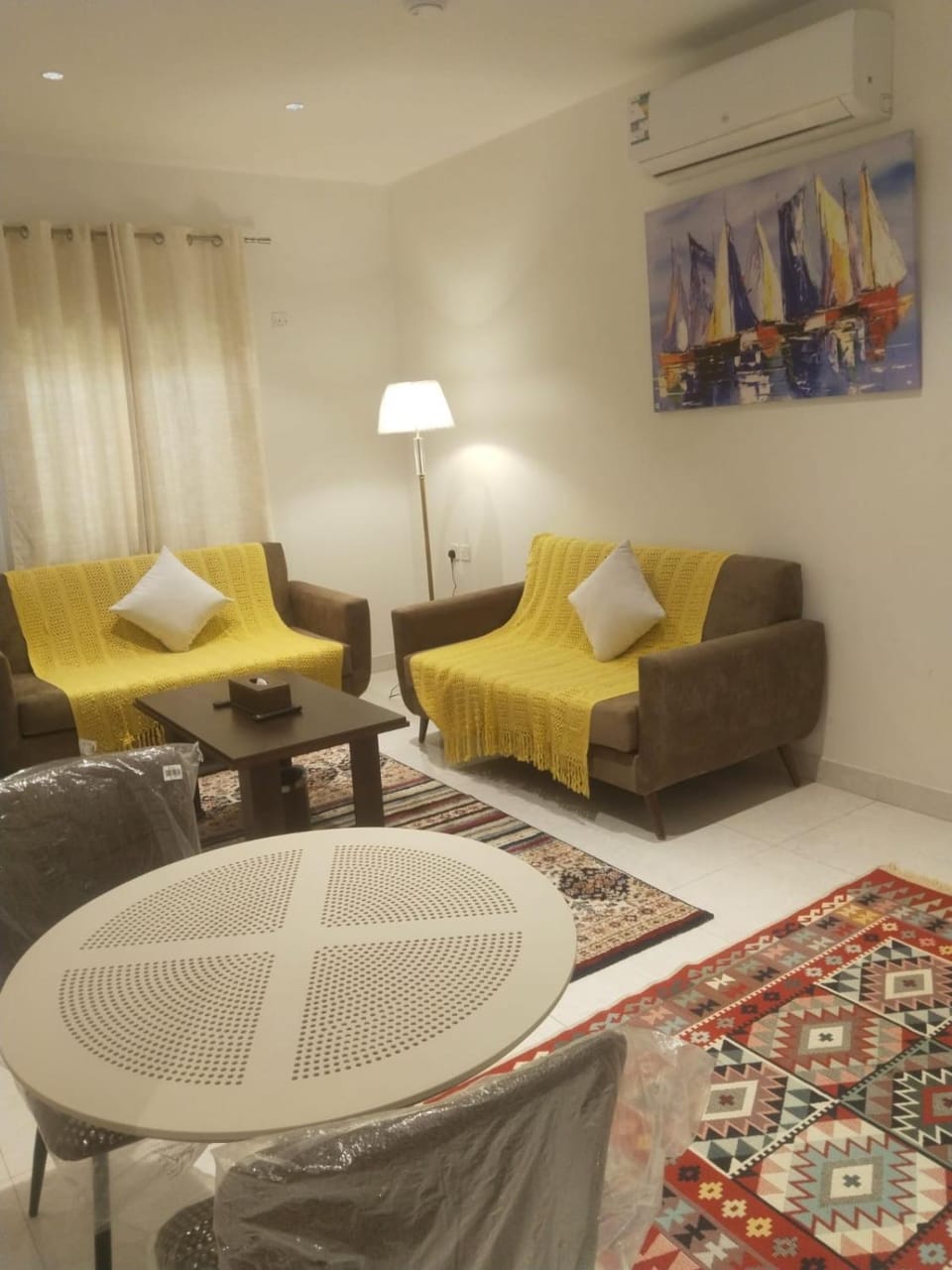 Living room, Seating area, air conditioner