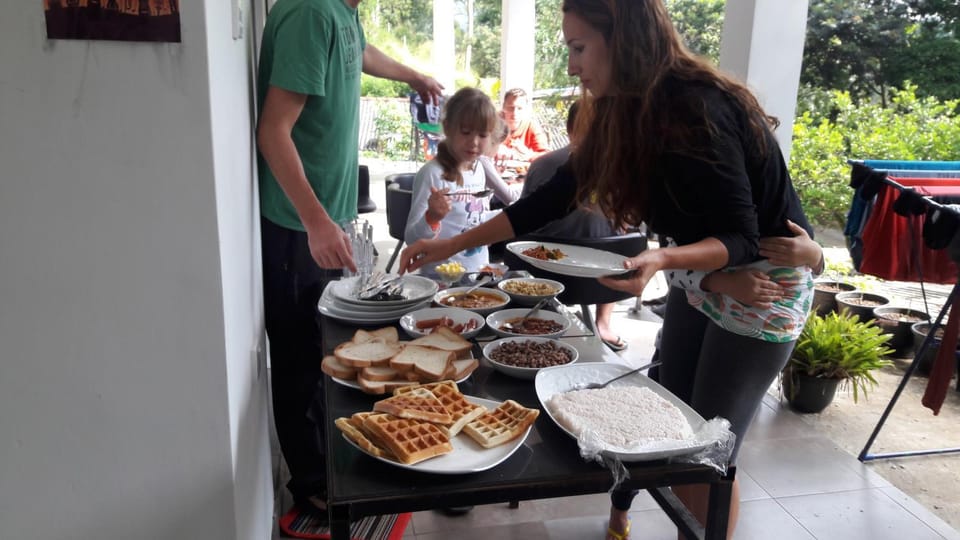 Restaurant/places to eat, Food and drinks, Food, Breakfast, Family
