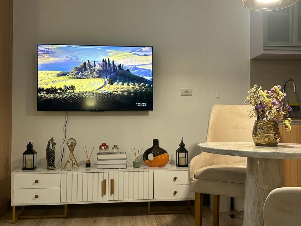 Modern Condo at The Venice Luxury Mckinley Hill Apartment hotel in Makati