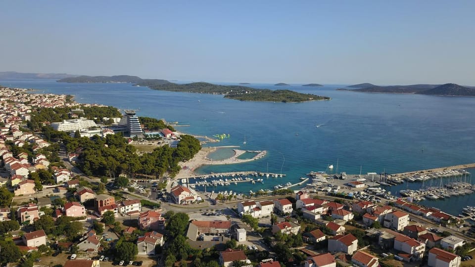 Neighbourhood, Beach, Area and facilities