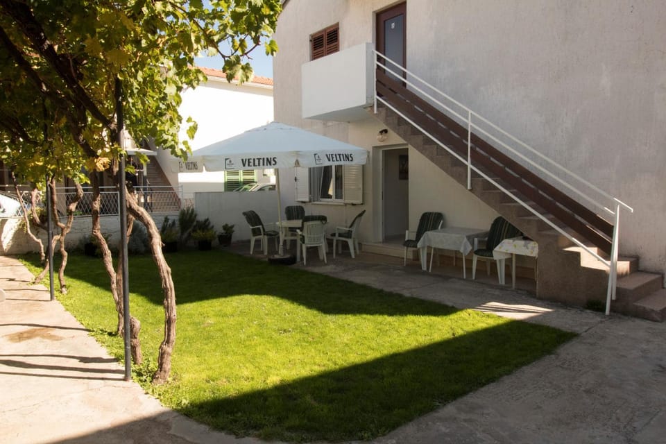 Garden, Decorative detail, Dining area