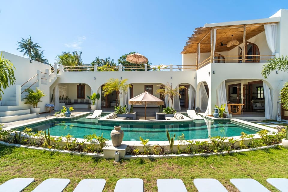 Property building, Patio, Garden, Garden view, Pool view, Swimming pool, sunbed