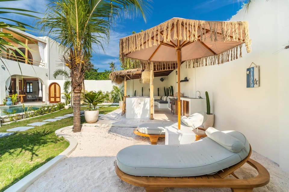 Day, Garden, Dining area, Pool view, Swimming pool