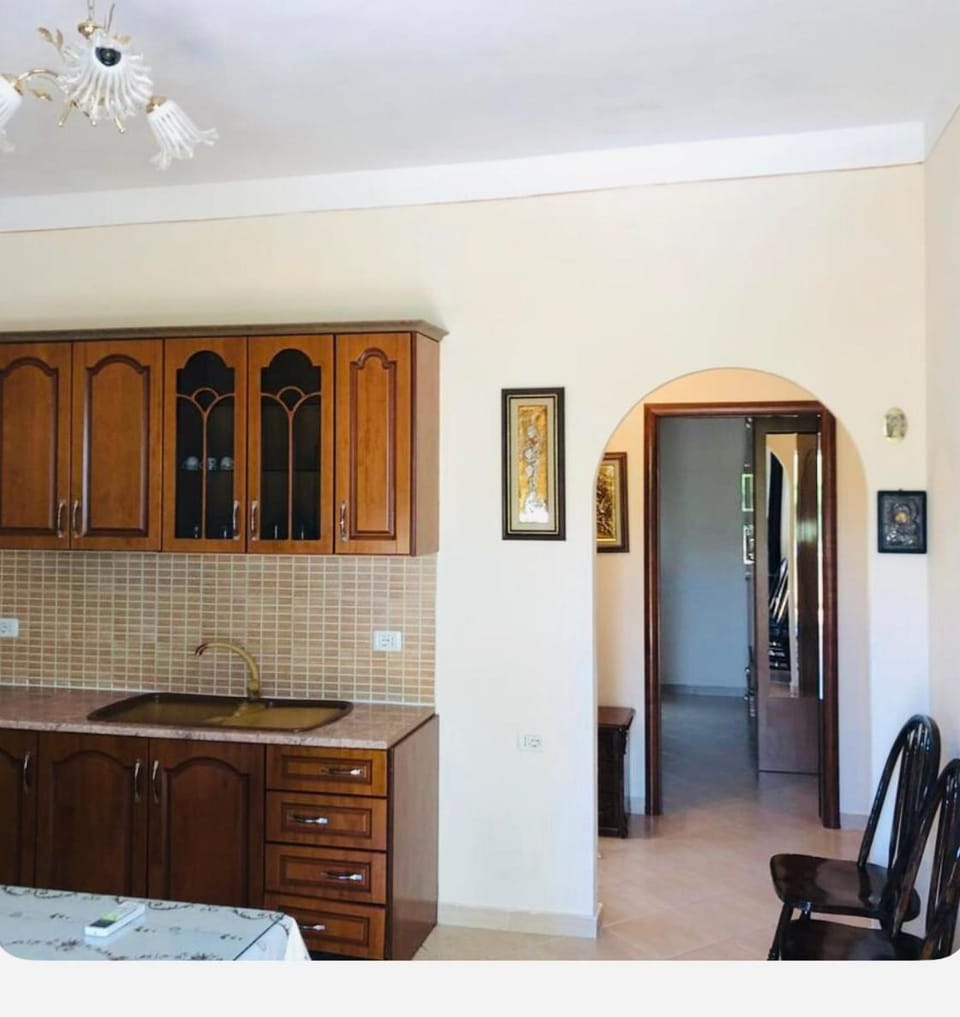 Spacious and Affordable Vlora Getaway Perfect for families House in Vlorë