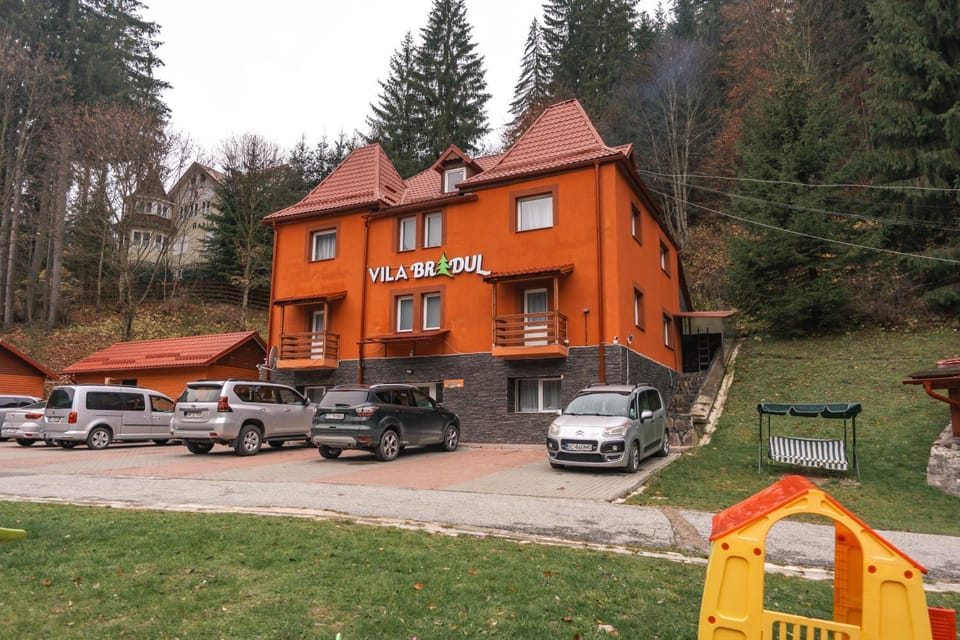 Property building, Day, Natural landscape, Parking